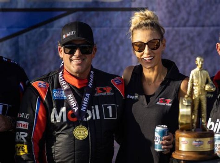 Tony Stewarts Wife Leah Completes Her Racing Tradition One Last Time BeforeHistoric Thunder Moun
