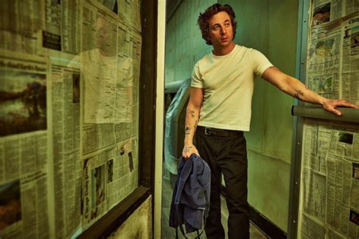 Unveiling Jeremy Allen White's Earnings On Shameless: Secrets Revealed