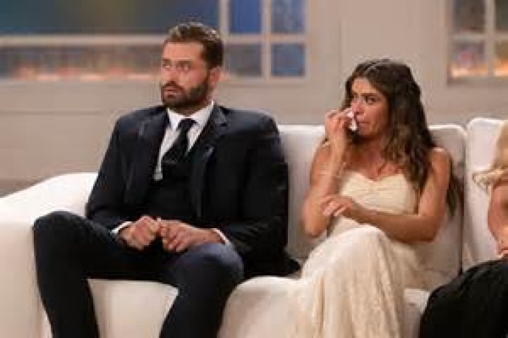 Will Kelle Mortensen be first to hook up? 'MILF Manor' star chases love without fear ·